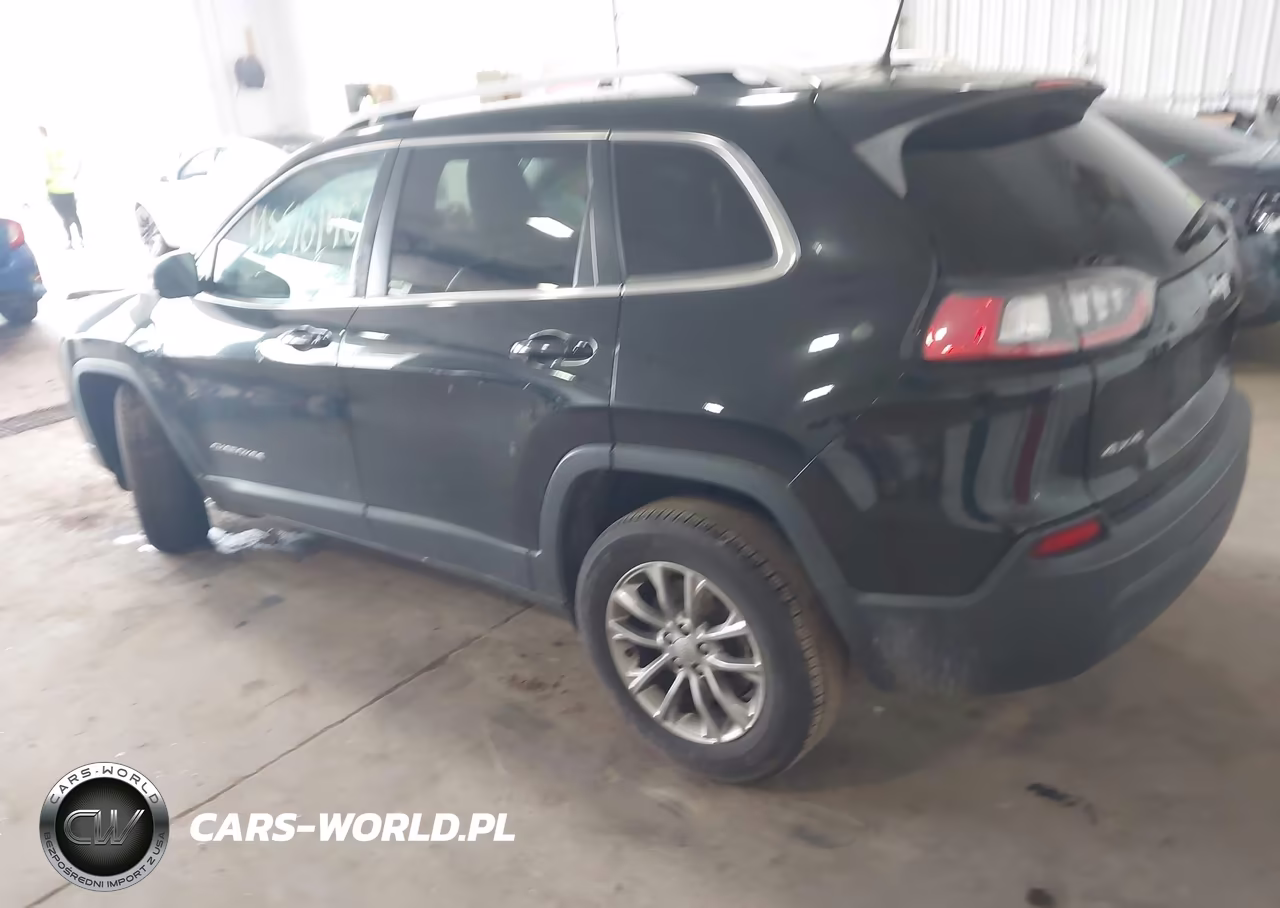 2019 Jeep Cherokee Latitude Plus 4X4 VIN:1C4PJMLB9KD354644 - 3