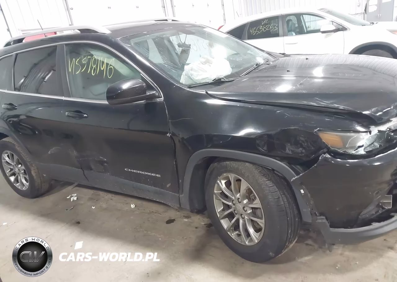 2019 Jeep Cherokee Latitude Plus 4X4 VIN:1C4PJMLB9KD354644 - 6