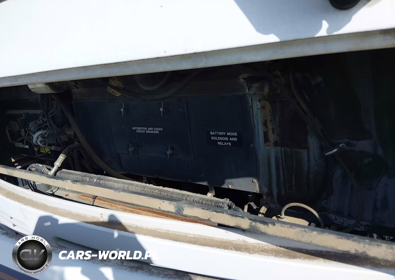1998 Freightliner Chassis X Line Motor Home VIN:4UZHXFBC6WC944381 - 10