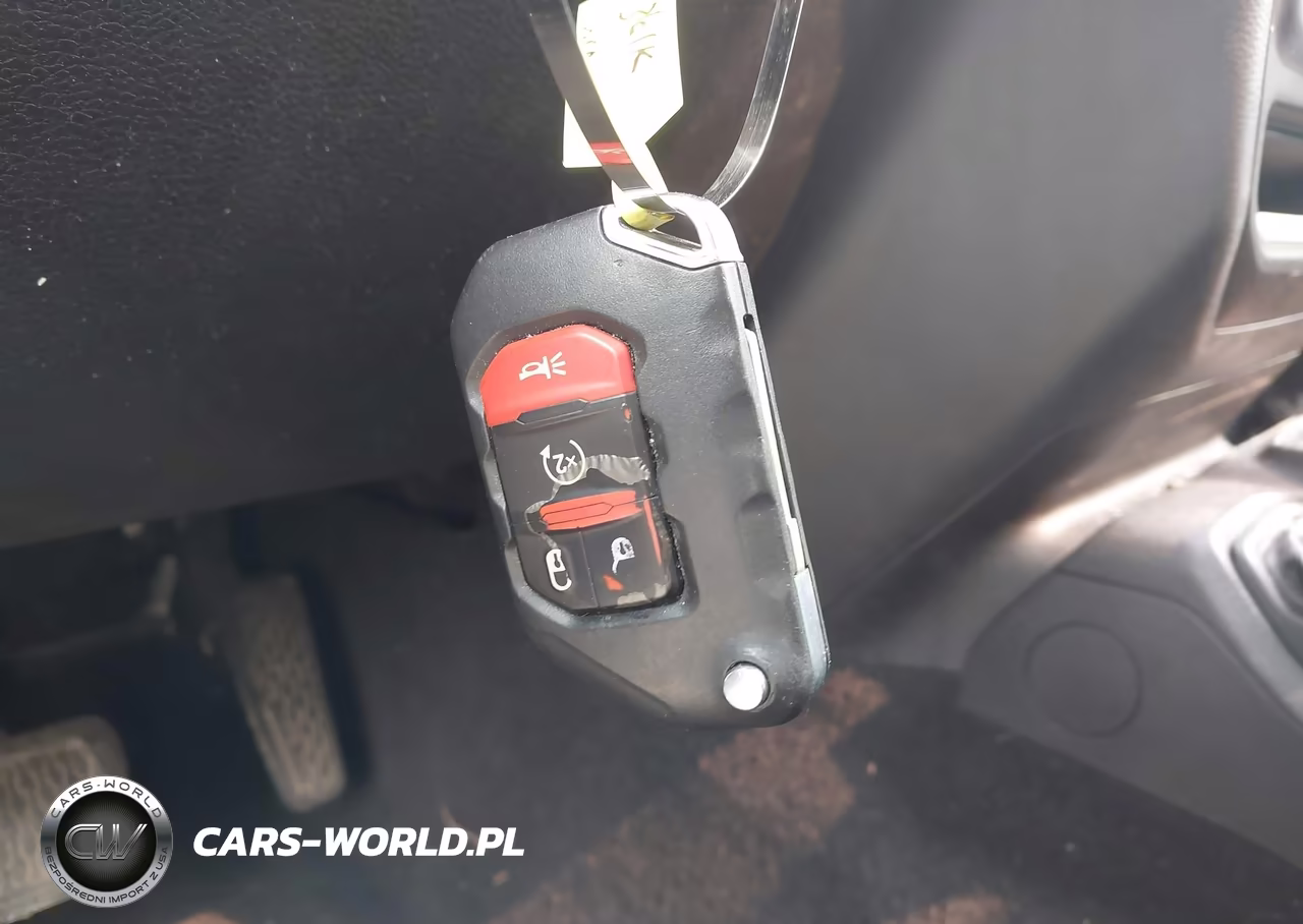 2018 Jeep Wrangler Unlimited Sahara 4X4 VIN:1C4HJXEG6JW110421 - 11