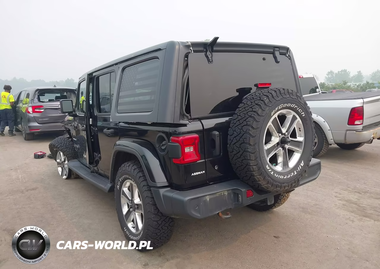 2018 Jeep Wrangler Unlimited Sahara 4X4 VIN:1C4HJXEG6JW110421 - 3
