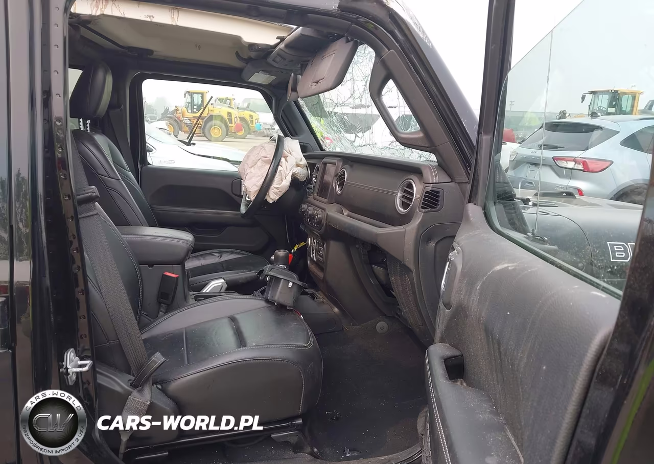 2018 Jeep Wrangler Unlimited Sahara 4X4 VIN:1C4HJXEG6JW110421 - 5