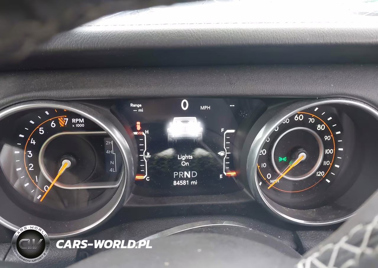 2018 Jeep Wrangler Unlimited Sahara 4X4 VIN:1C4HJXEG6JW110421 - 7
