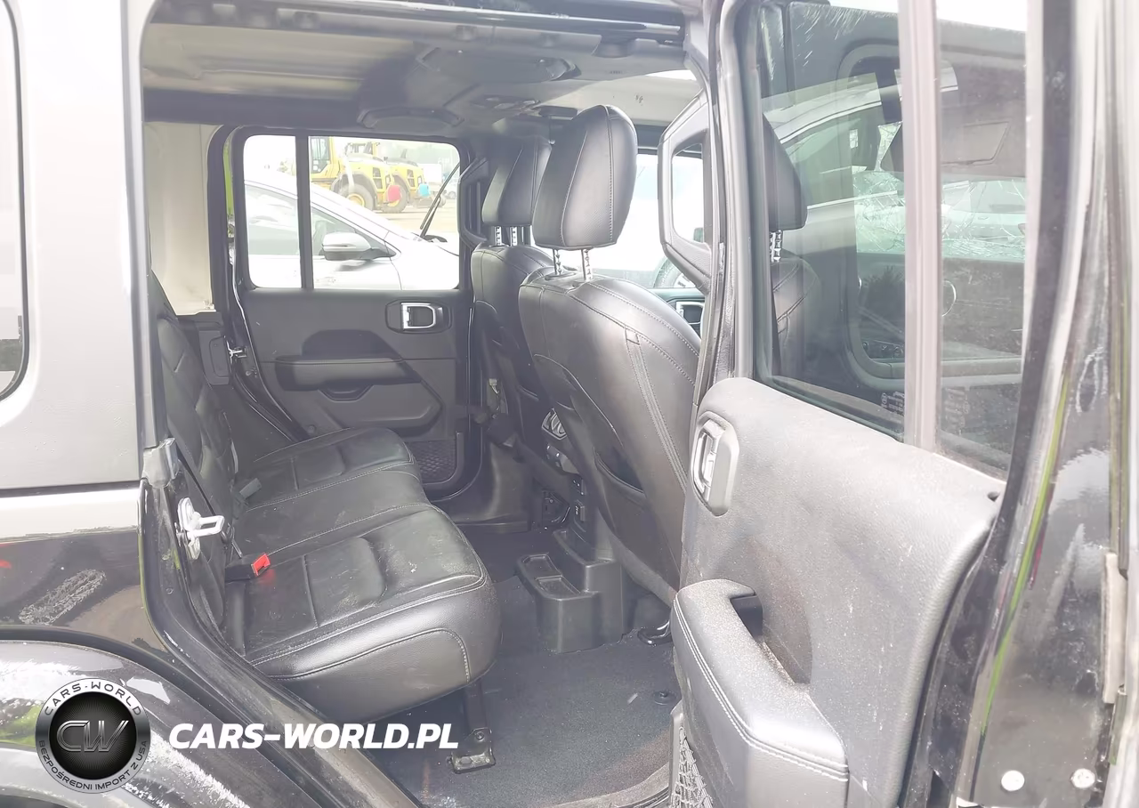2018 Jeep Wrangler Unlimited Sahara 4X4 VIN:1C4HJXEG6JW110421 - 8