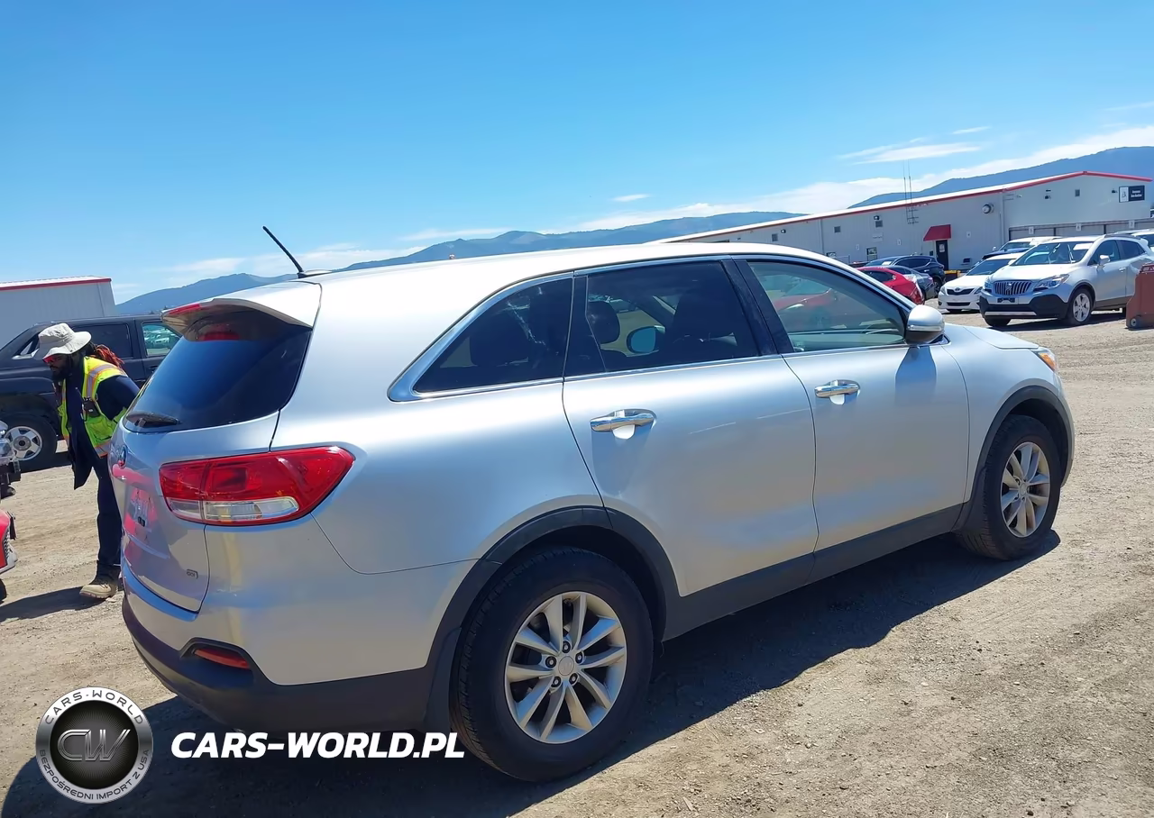 2016 Kia Sorento 2.4L L VIN:5XYPG4A31GG002404 - 4