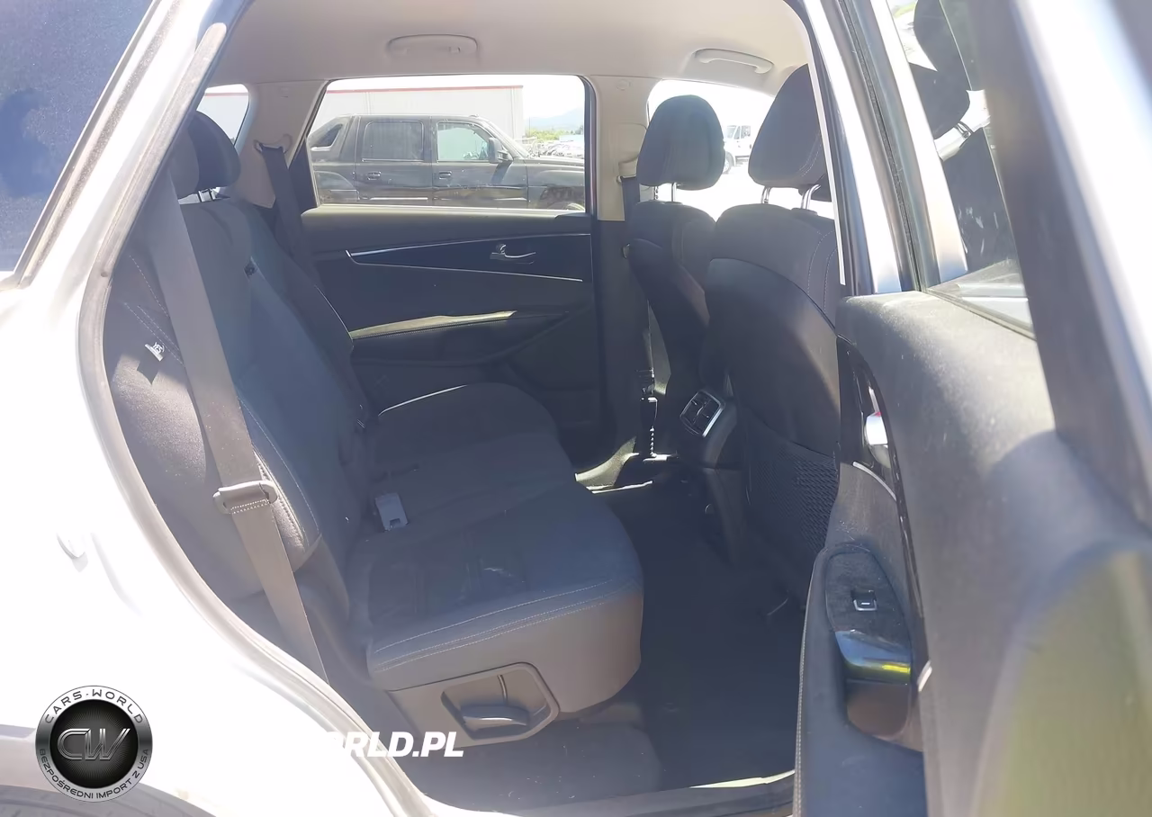2016 Kia Sorento 2.4L L VIN:5XYPG4A31GG002404 - 8