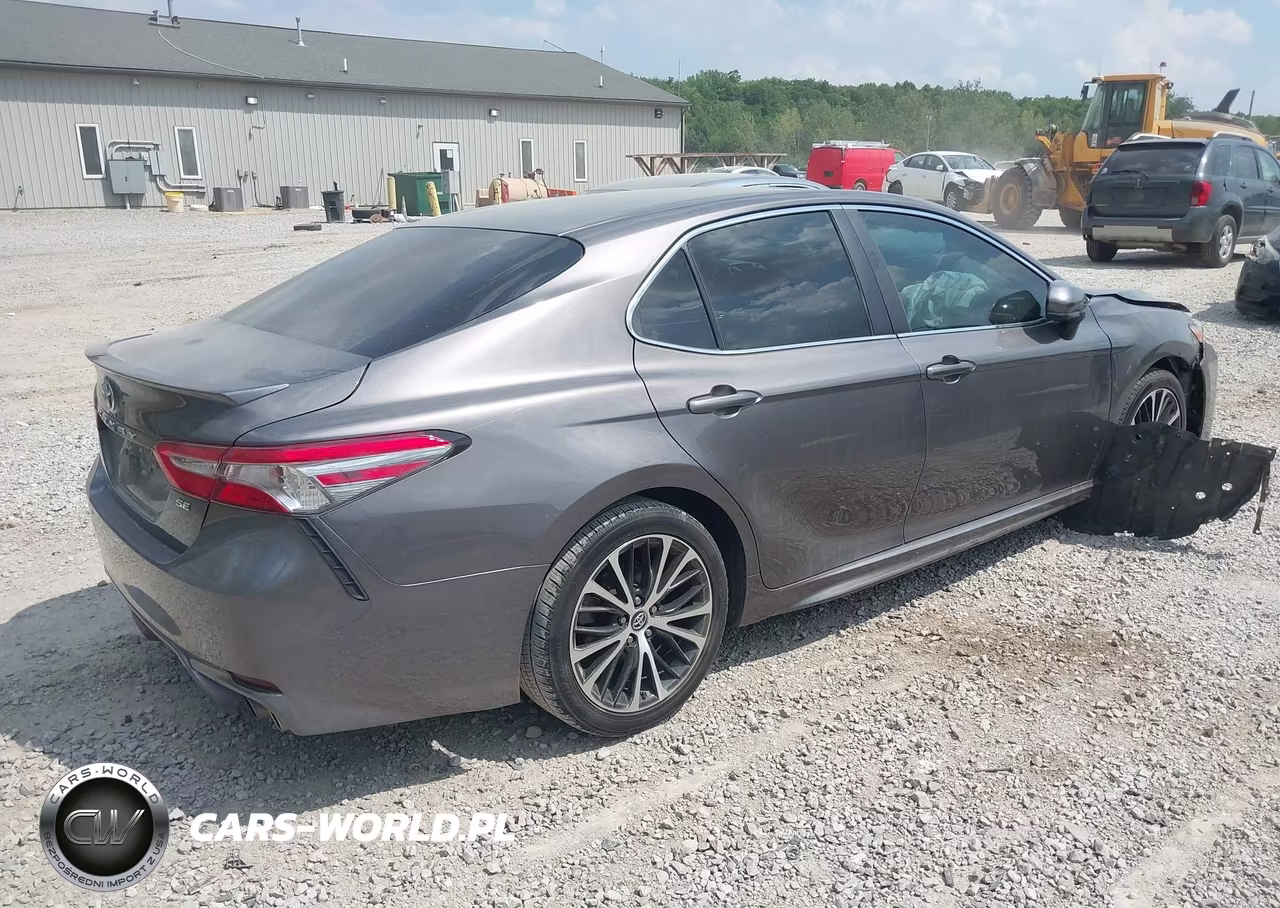2018 Toyota Camry Se VIN:4T1B11HK4JU011218 - 4