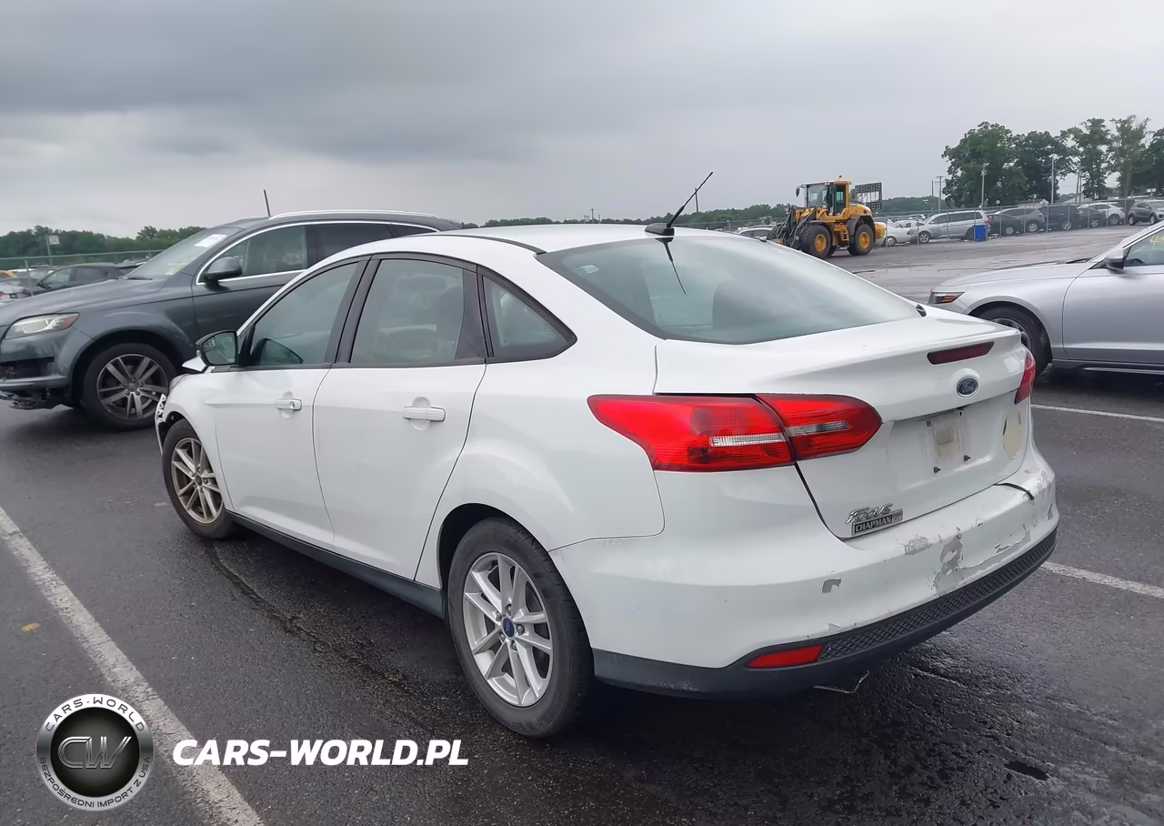 2016 Ford Focus Se VIN:1FADP3F24GL381406 - 3