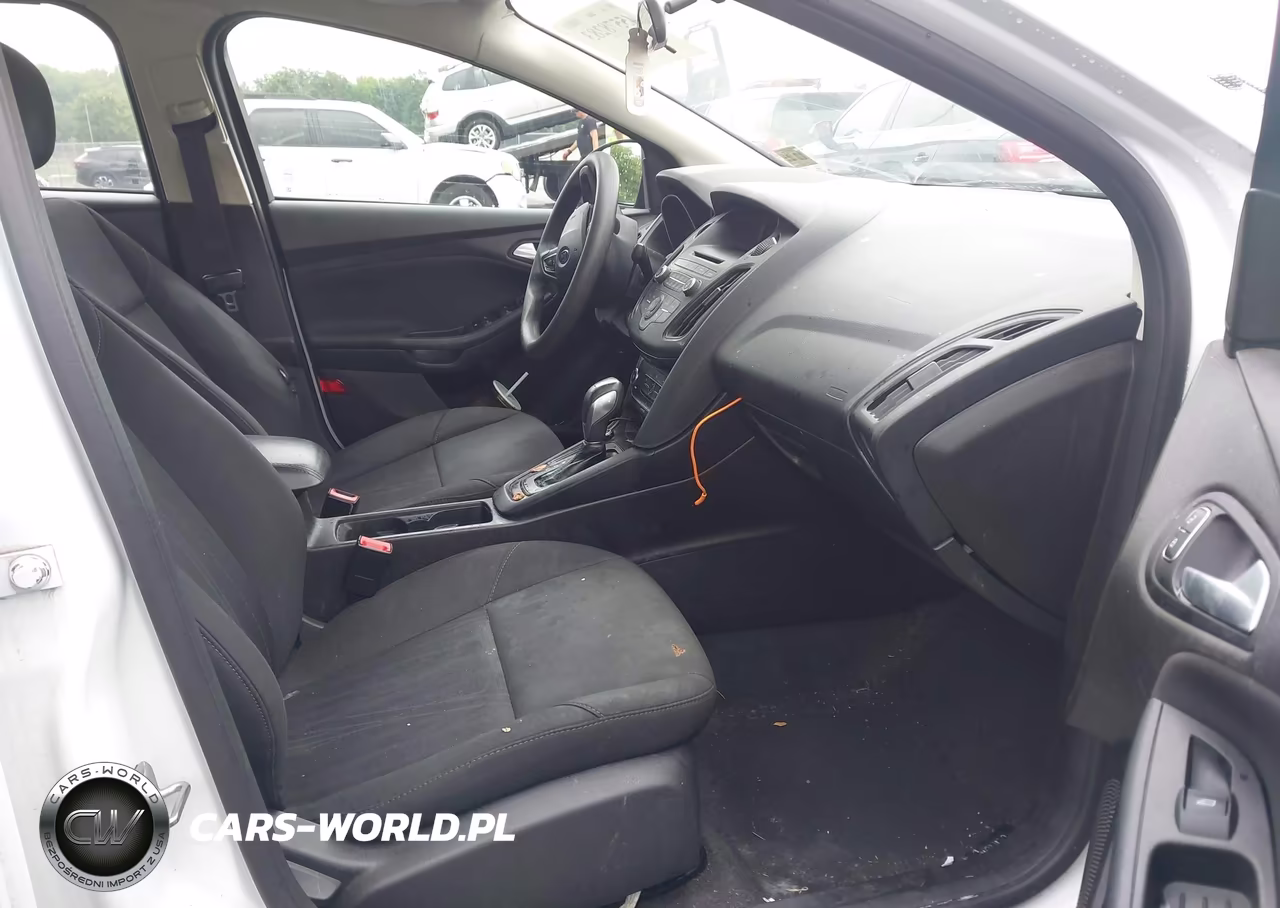 2016 Ford Focus Se VIN:1FADP3F24GL381406 - 5