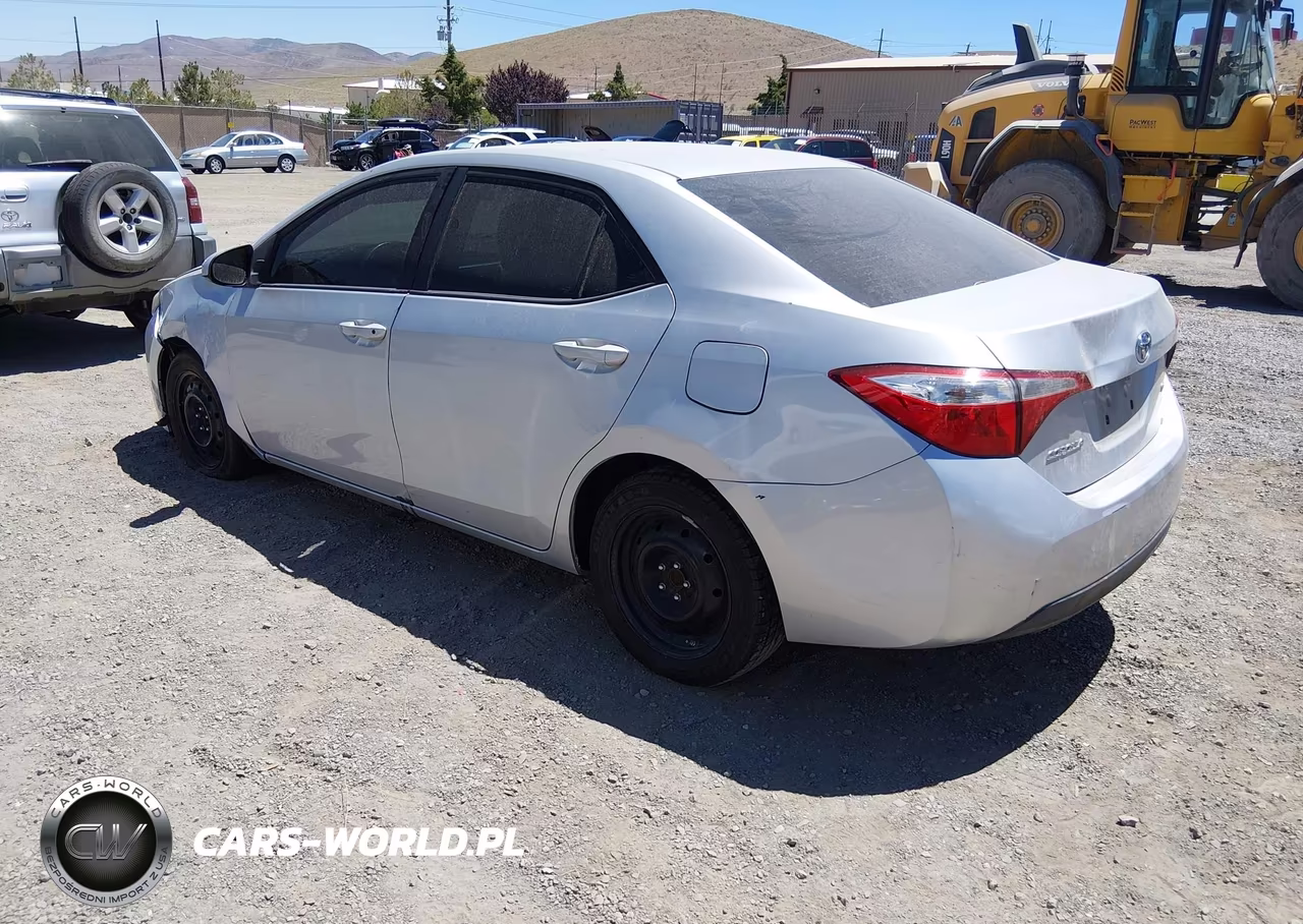 2016 Toyota Corolla Le VIN:5YFBURHE9GP450831 - 3