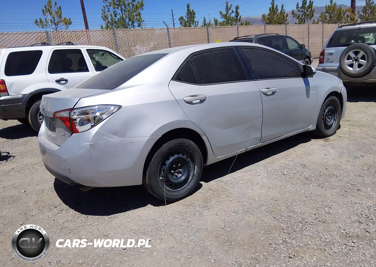 2016 Toyota Corolla Le VIN:5YFBURHE9GP450831 - 4
