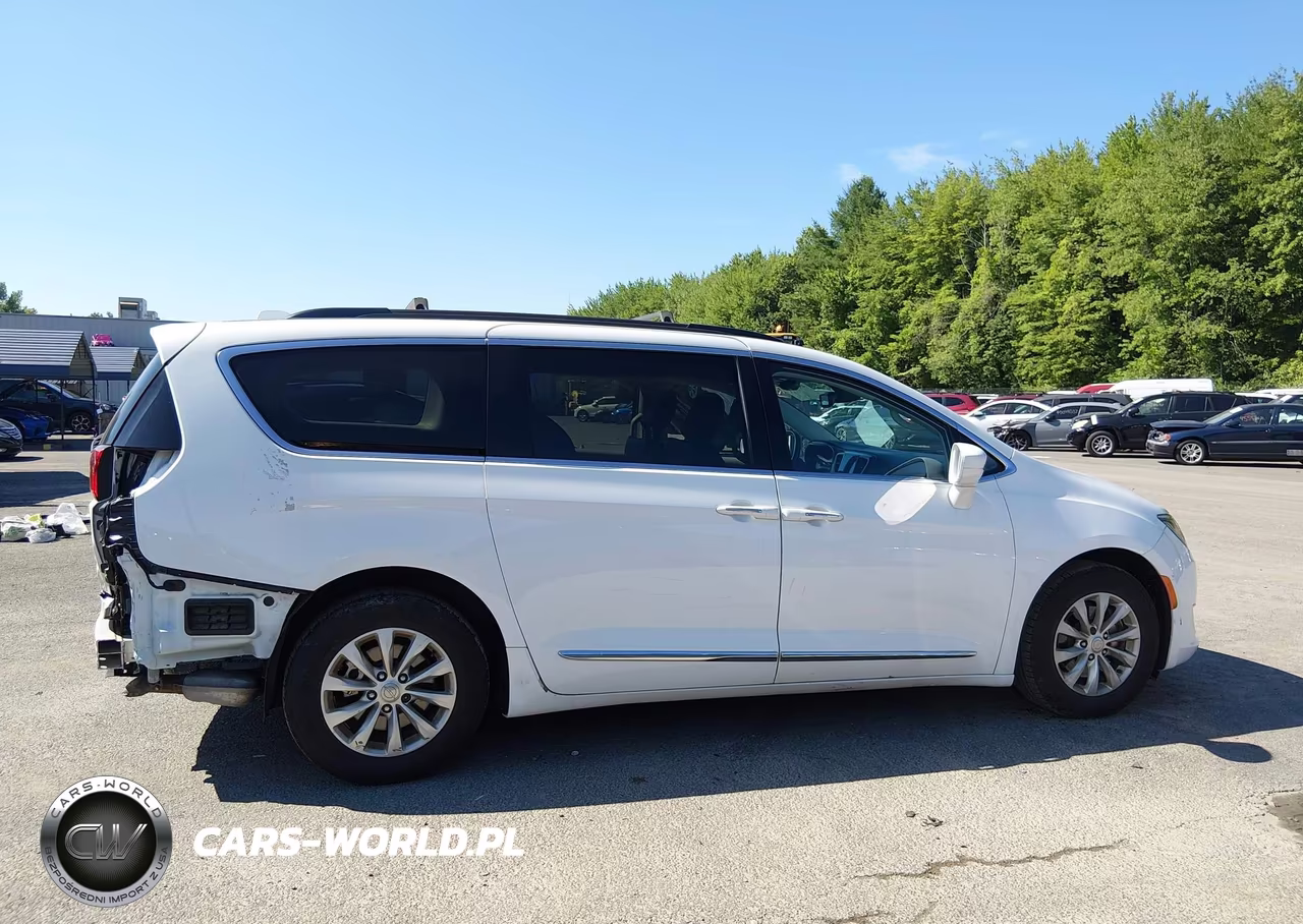 2017 Chrysler Pacifica Touring-L VIN:2C4RC1BG6HR524401 - 14