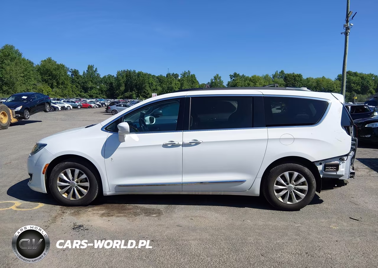 2017 Chrysler Pacifica Touring-L VIN:2C4RC1BG6HR524401 - 15