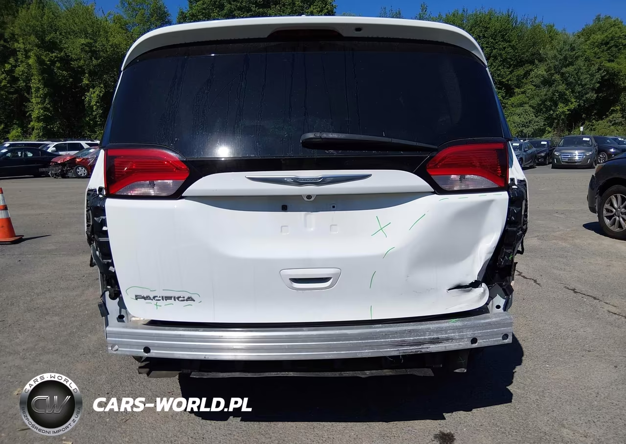 2017 Chrysler Pacifica Touring-L VIN:2C4RC1BG6HR524401 - 6