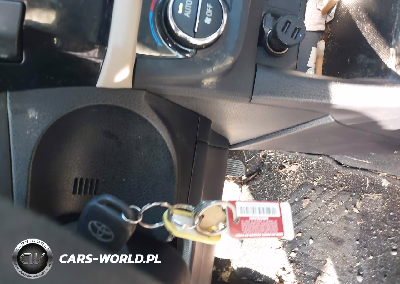 2015 Toyota Corolla Le VIN:2T1BURHEXFC472352 - 11