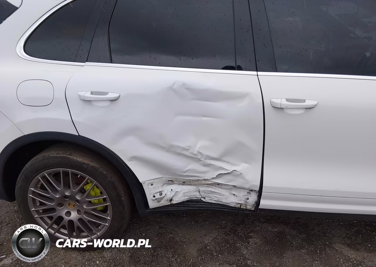 2015 Porsche Cayenne E-Hybrid S VIN:WP1AE2A25FLA52876 - 14