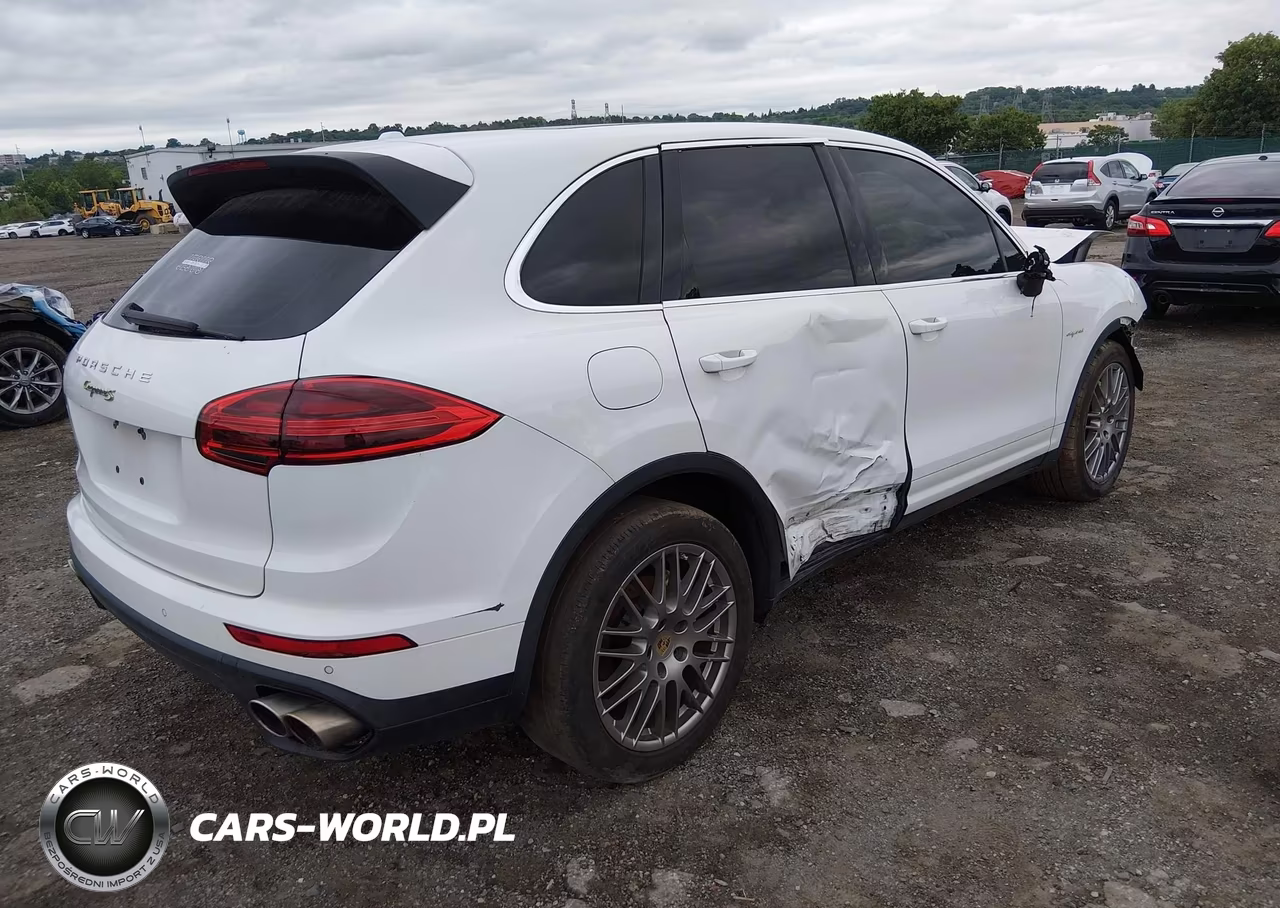 2015 Porsche Cayenne E-Hybrid S VIN:WP1AE2A25FLA52876 - 4