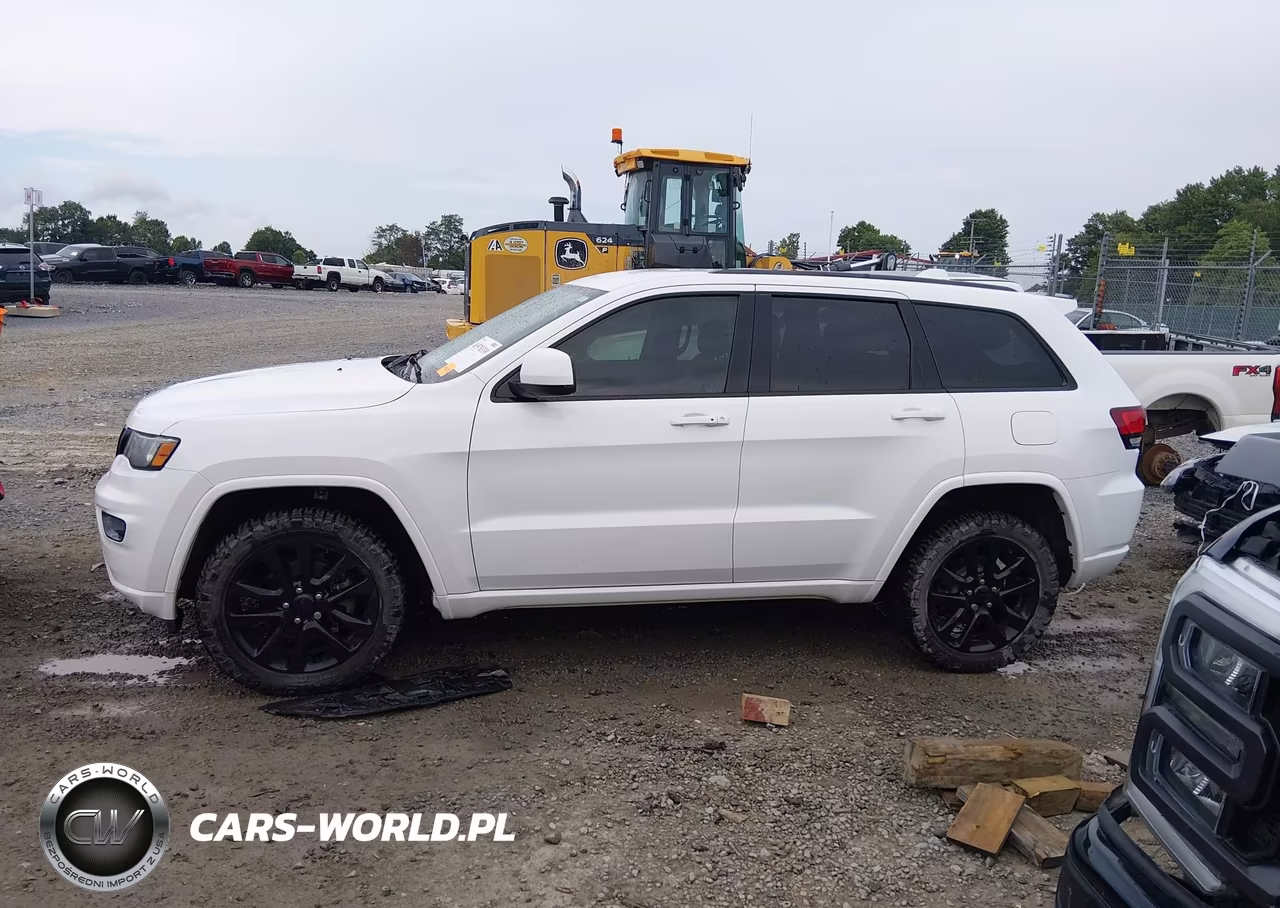 2018 Jeep Grand Cherokee Altitude 4X4 VIN:1C4RJFAG4JC180487 - 14