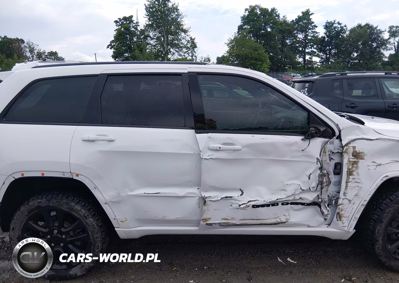 2018 Jeep Grand Cherokee Altitude 4X4 VIN:1C4RJFAG4JC180487 - 17
