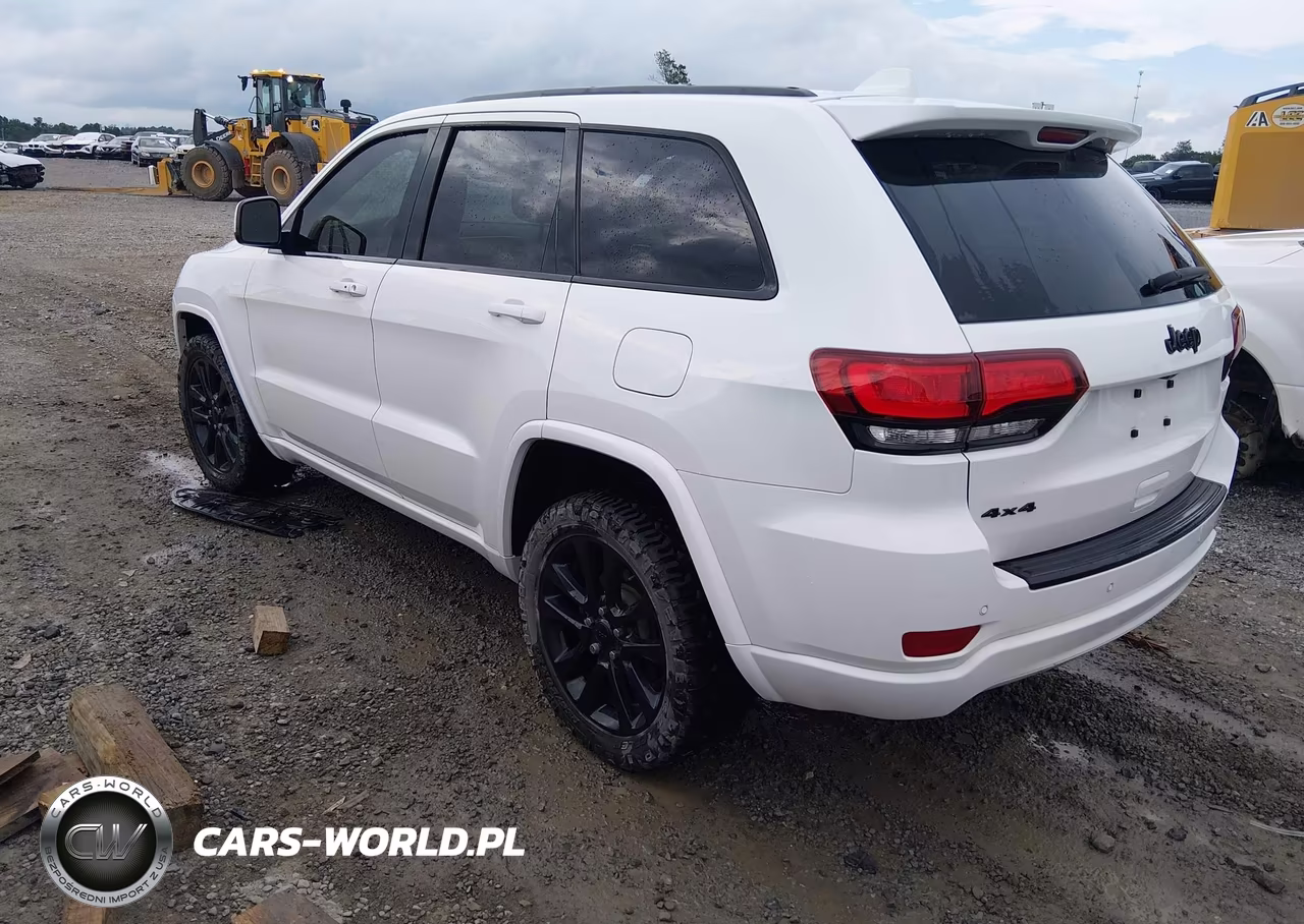 2018 Jeep Grand Cherokee Altitude 4X4 VIN:1C4RJFAG4JC180487 - 3