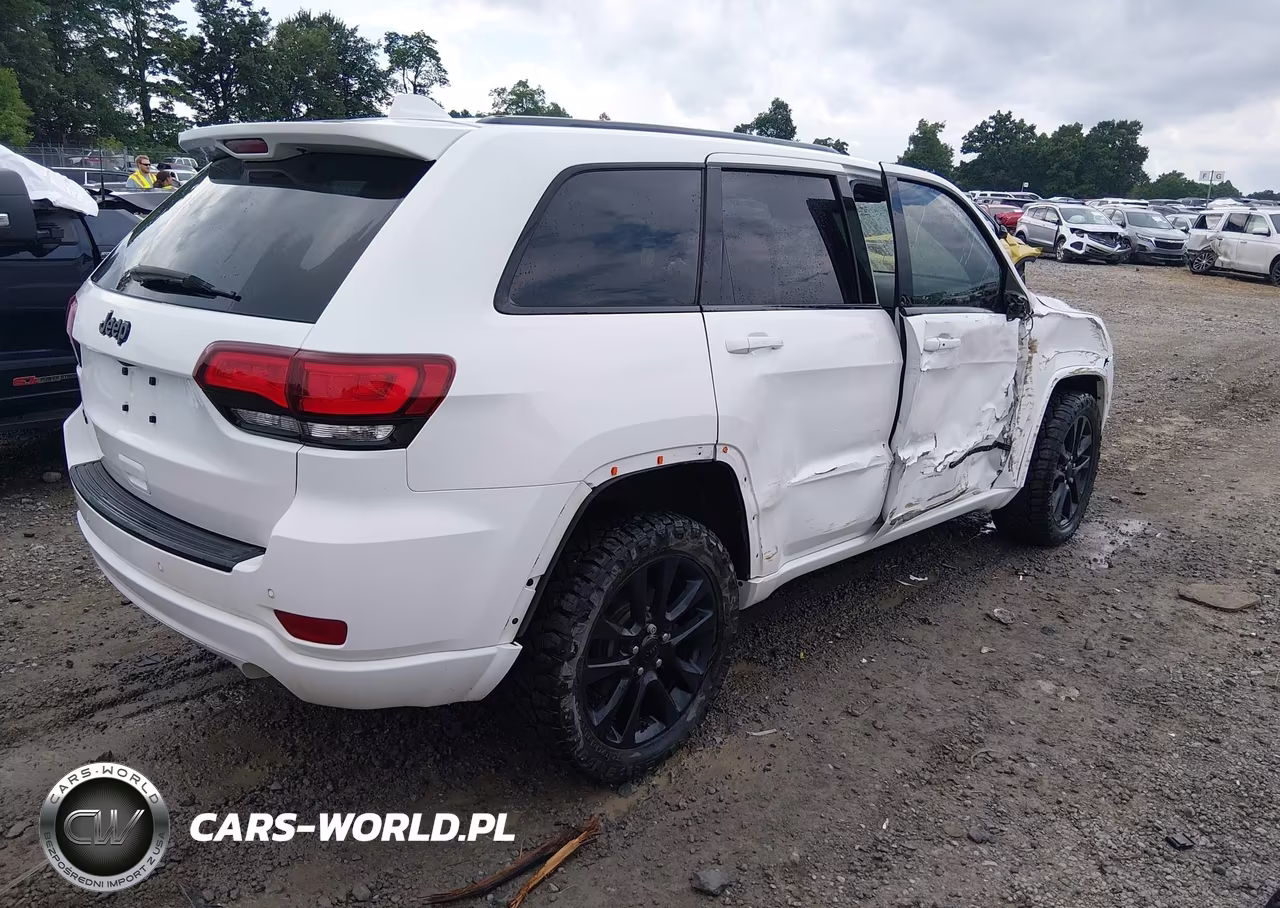 2018 Jeep Grand Cherokee Altitude 4X4 VIN:1C4RJFAG4JC180487 - 4