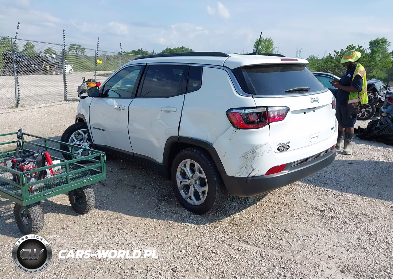 2024 Jeep Compass Latitude 4X4 VIN:3C4NJDBN1RT117038 - 3
