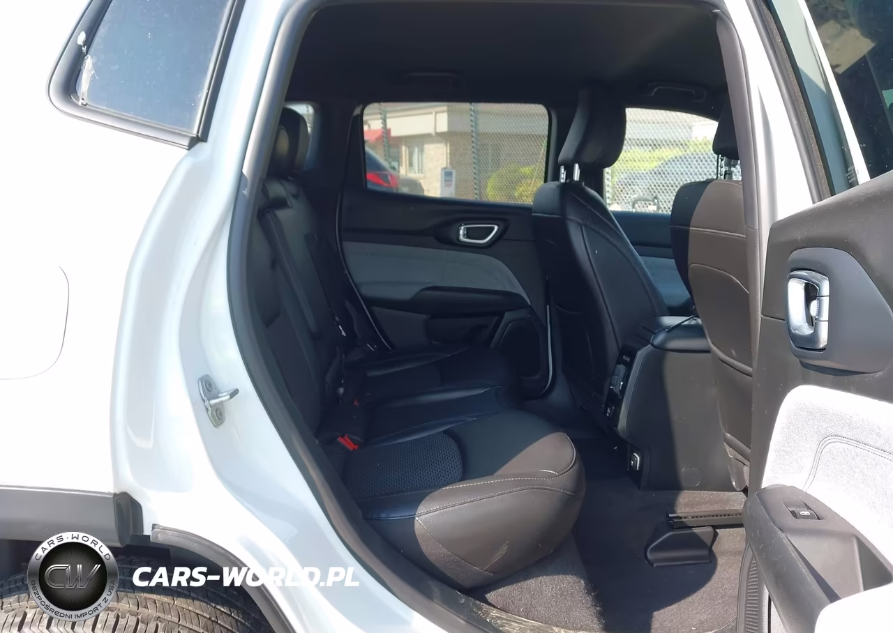 2024 Jeep Compass Latitude 4X4 VIN:3C4NJDBN1RT117038 - 8