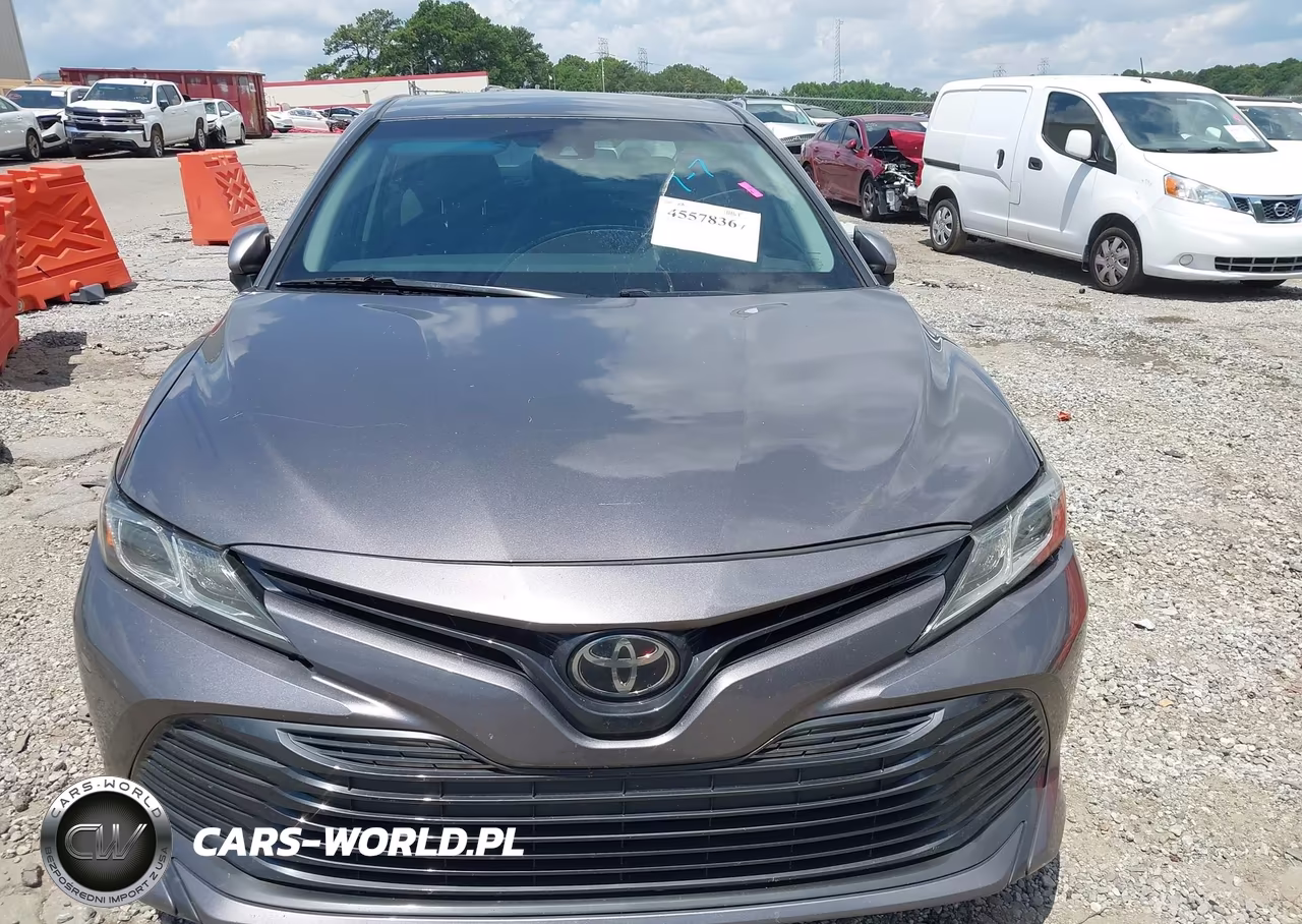 2018 Toyota Camry Le VIN:4T1B11HK7JU604040 - 12