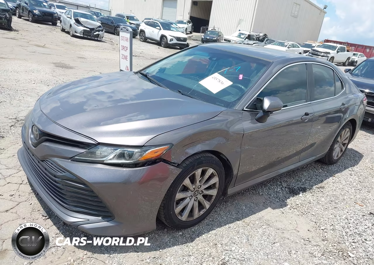 2018 Toyota Camry Le VIN:4T1B11HK7JU604040 - 2