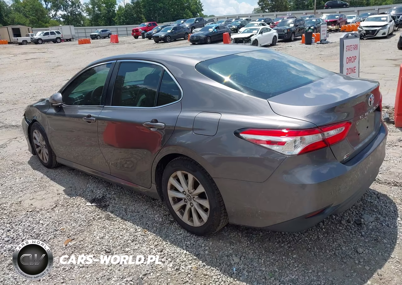 2018 Toyota Camry Le VIN:4T1B11HK7JU604040 - 3