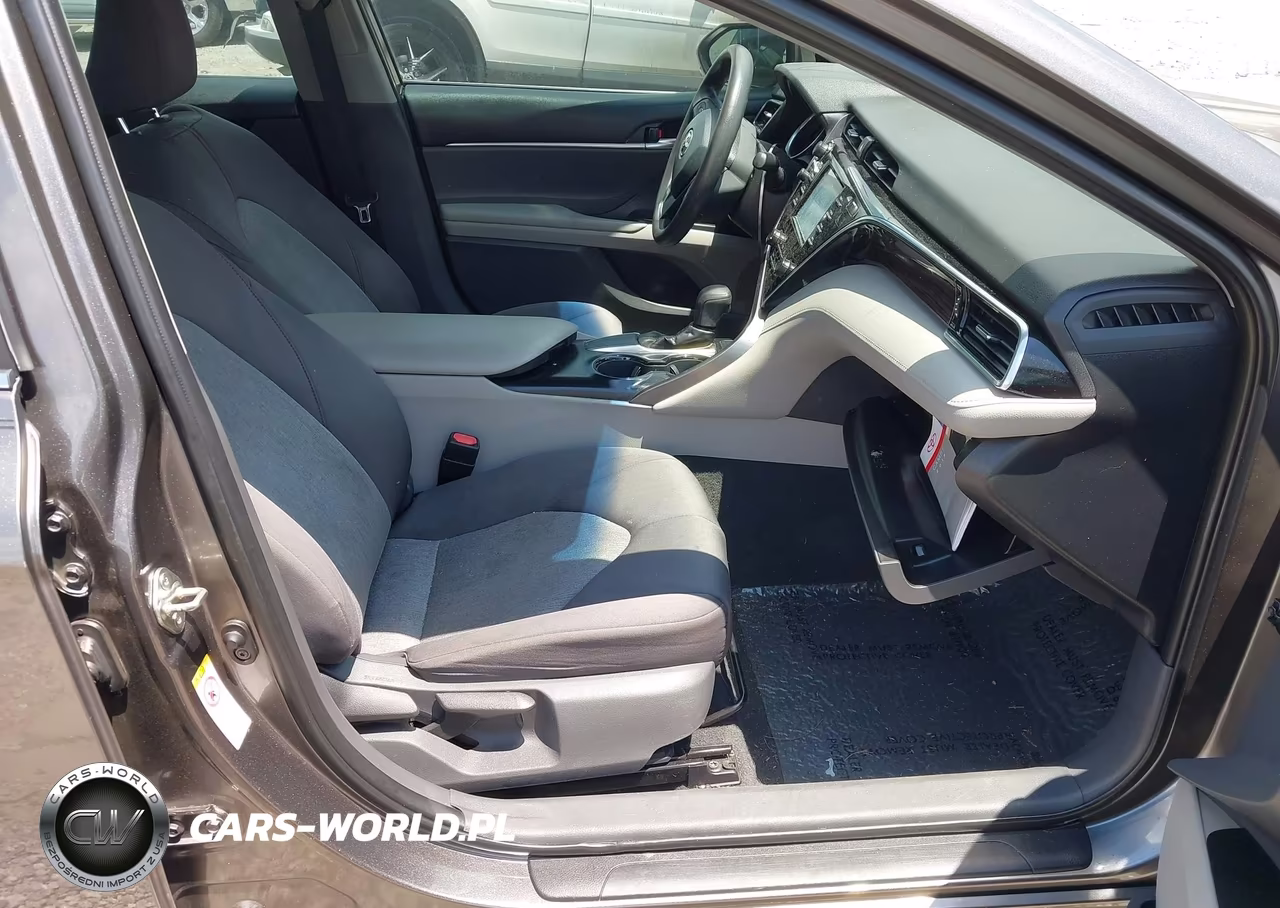 2018 Toyota Camry Le VIN:4T1B11HK7JU604040 - 5