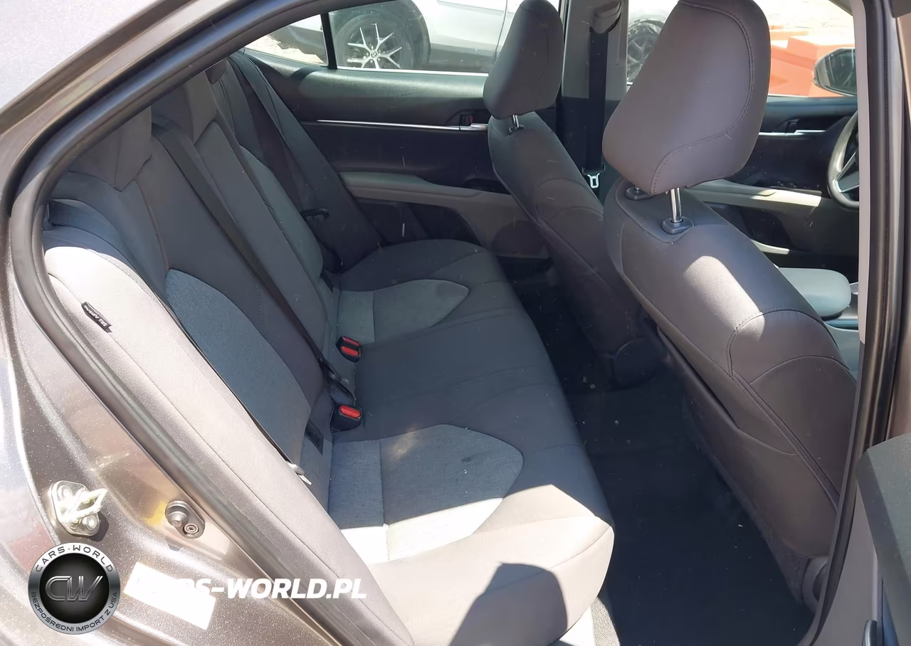 2018 Toyota Camry Le VIN:4T1B11HK7JU604040 - 8