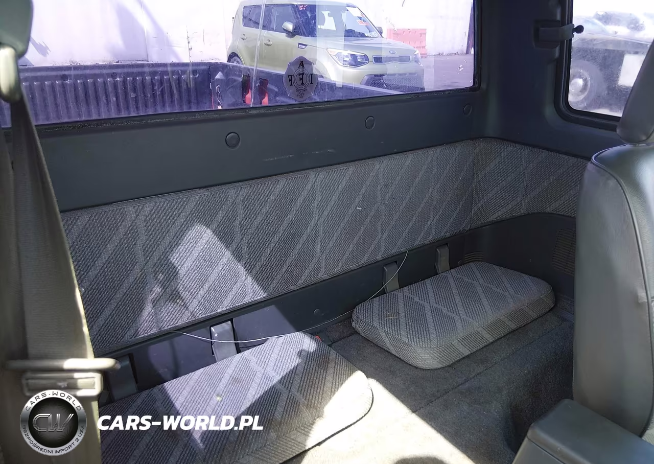 1990 Mazda B2200 Cab Plus VIN:JM2UF3130L0865805 - 8