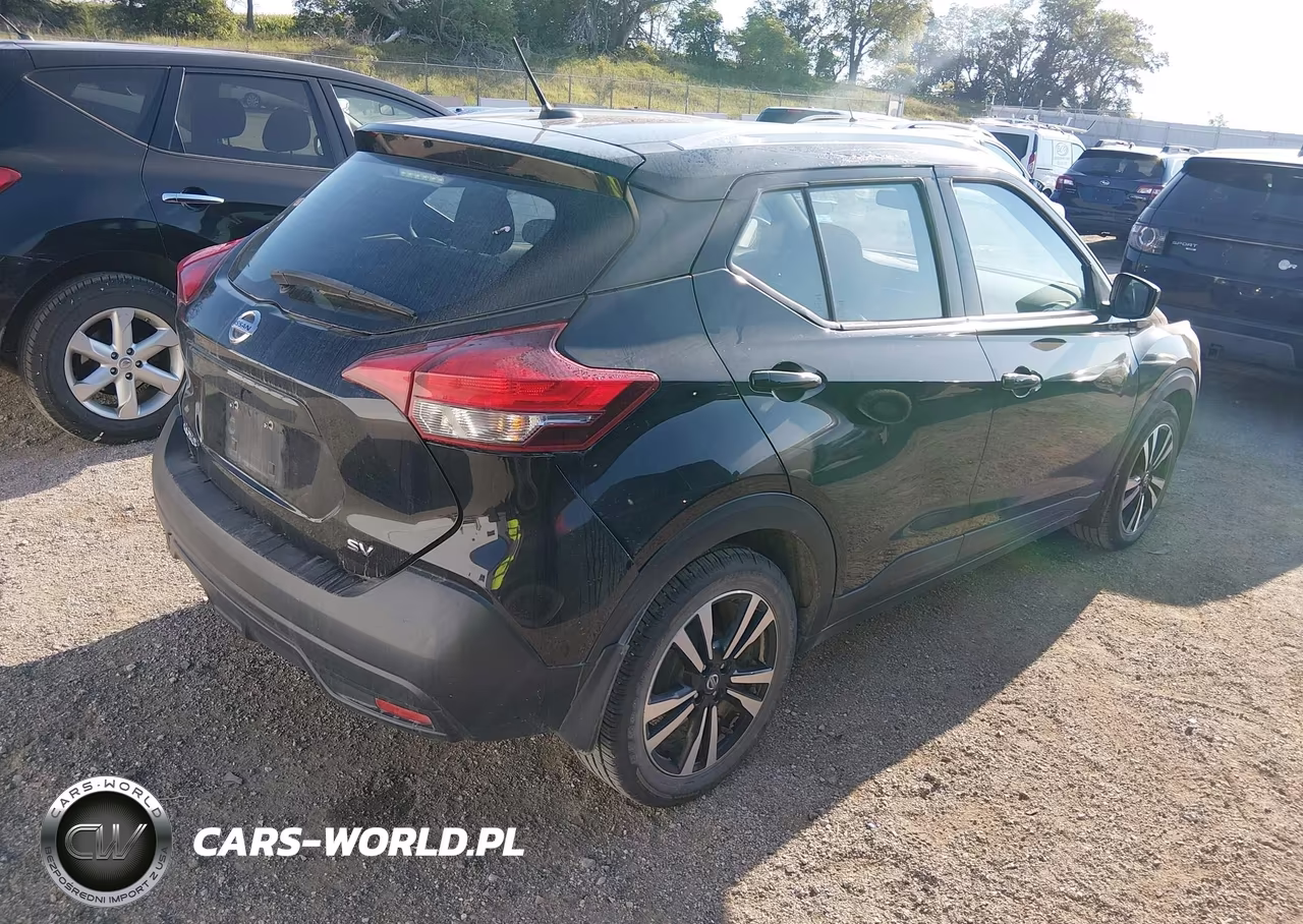 2018 Nissan Kicks Sv VIN:3N1CP5CUXJL544212 - 4