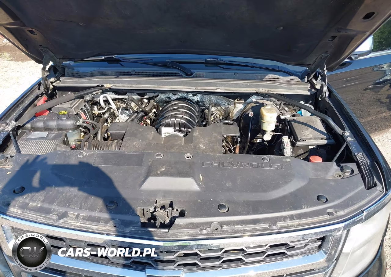 2018 Chevrolet Suburban Lt VIN:1GNSKHKC5JR110894 - 10