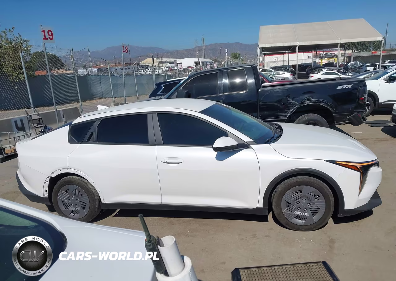 2025 Kia K4 Lx VIN:3KPFT4DE8SE145585 - 13