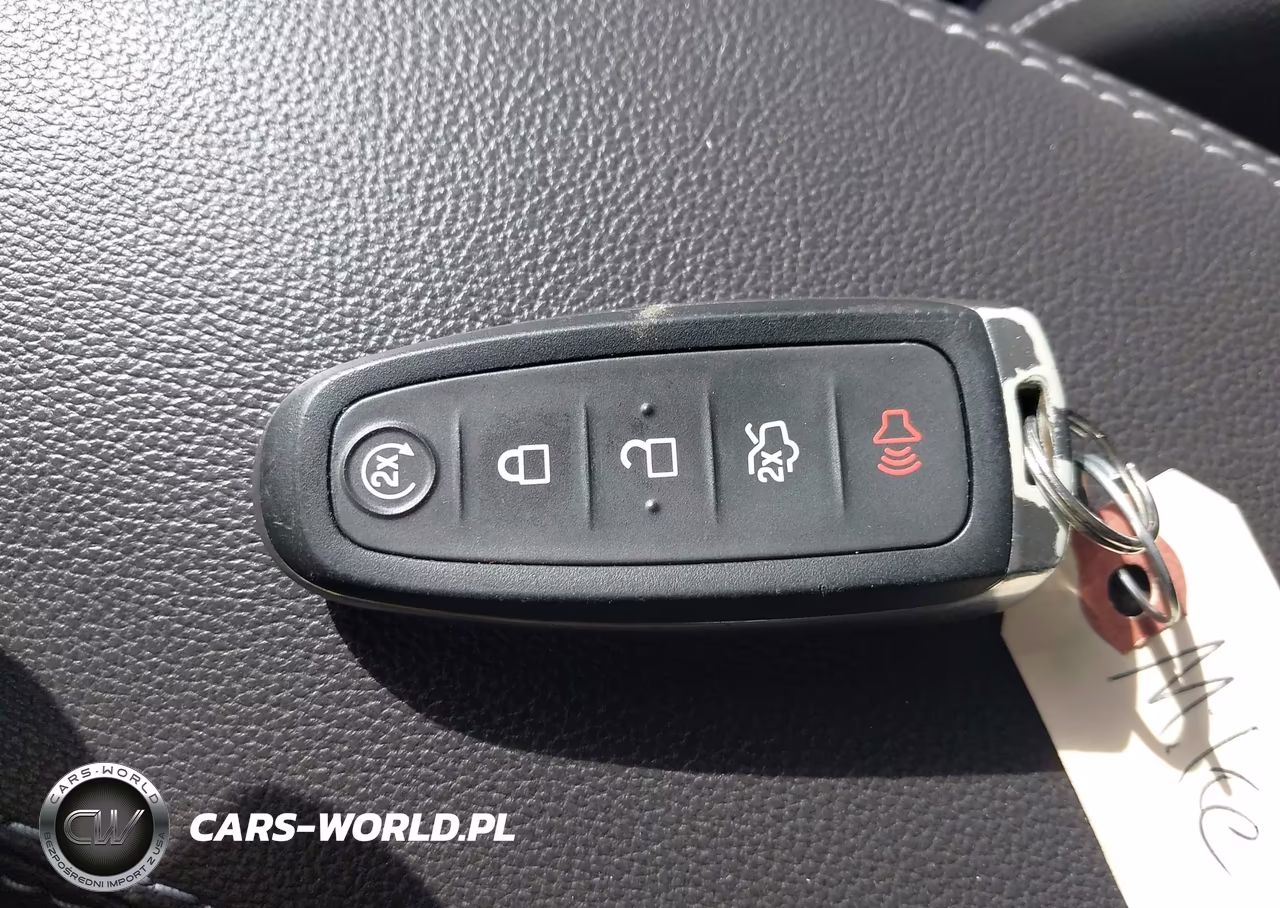 2019 Ford Escape Titanium VIN:1FMCU0J95KUB57044 - 11