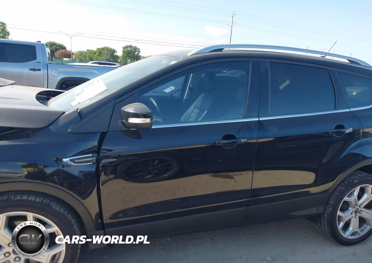 2019 Ford Escape Titanium VIN:1FMCU0J95KUB57044 - 15