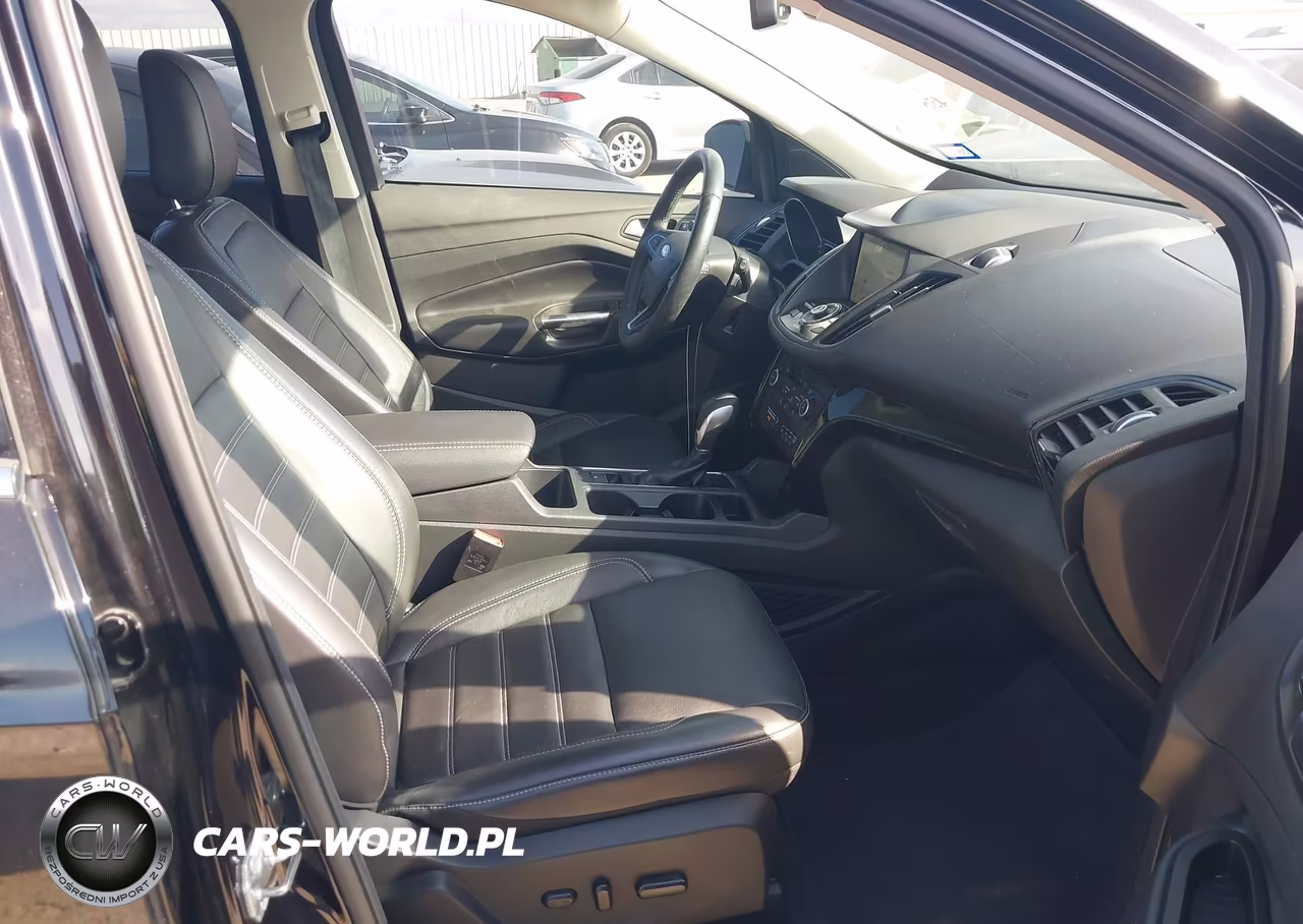 2019 Ford Escape Titanium VIN:1FMCU0J95KUB57044 - 5
