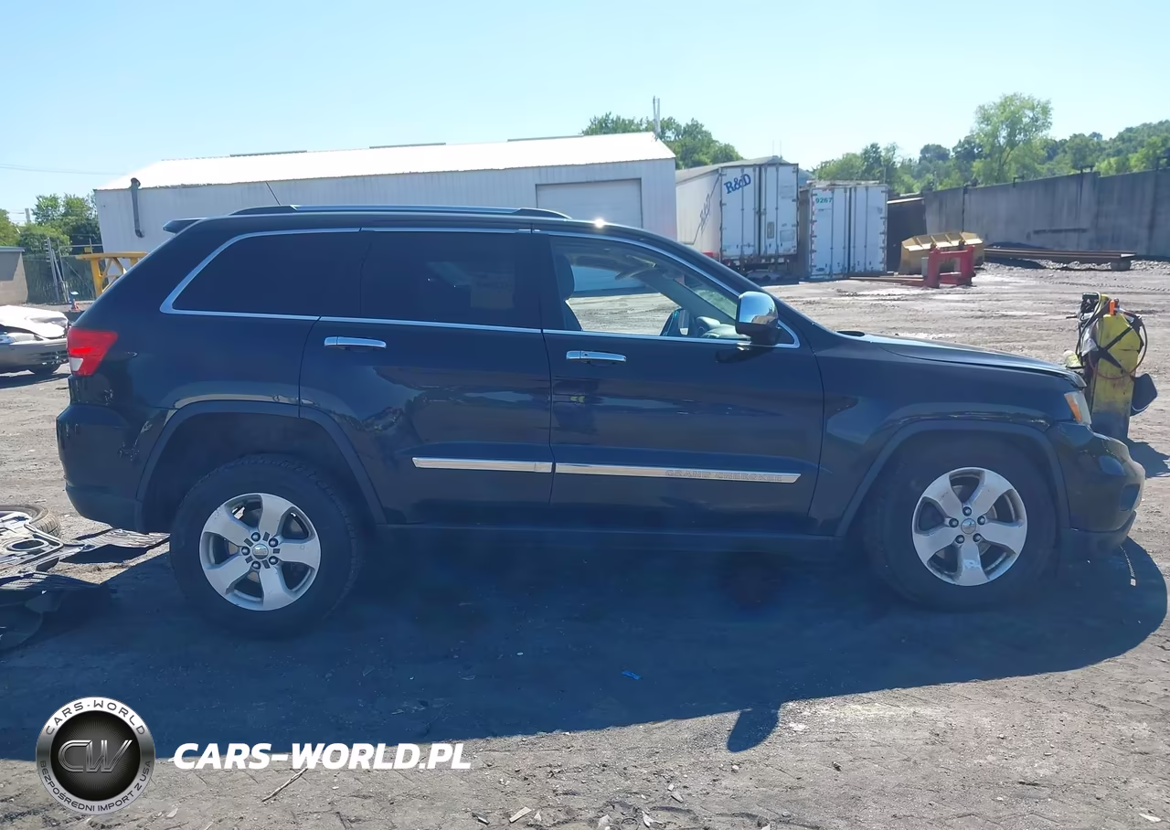 2013 Jeep Grand Cherokee Laredo VIN:1C4RJFAG0DC592393 - 13