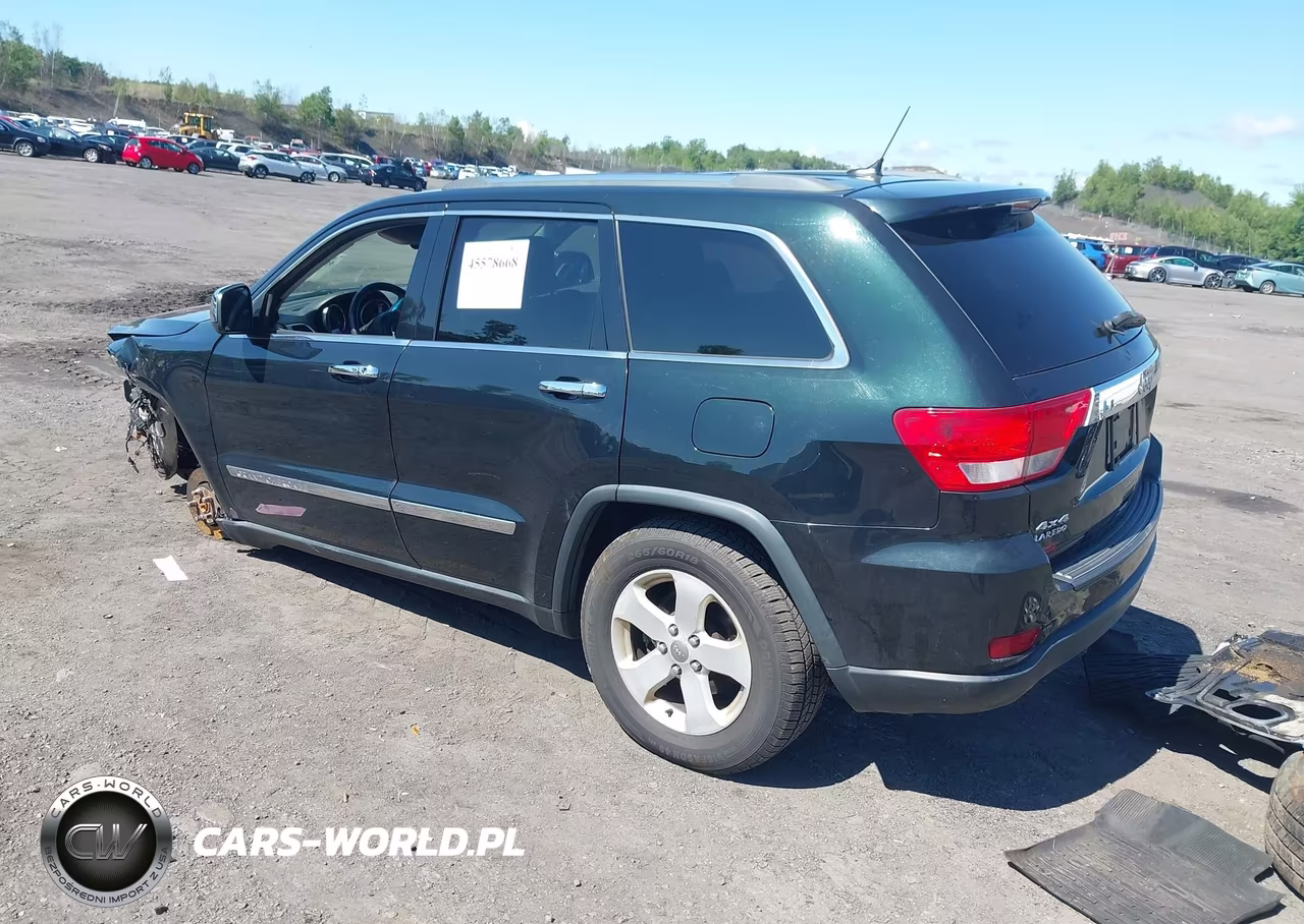 2013 Jeep Grand Cherokee Laredo VIN:1C4RJFAG0DC592393 - 3