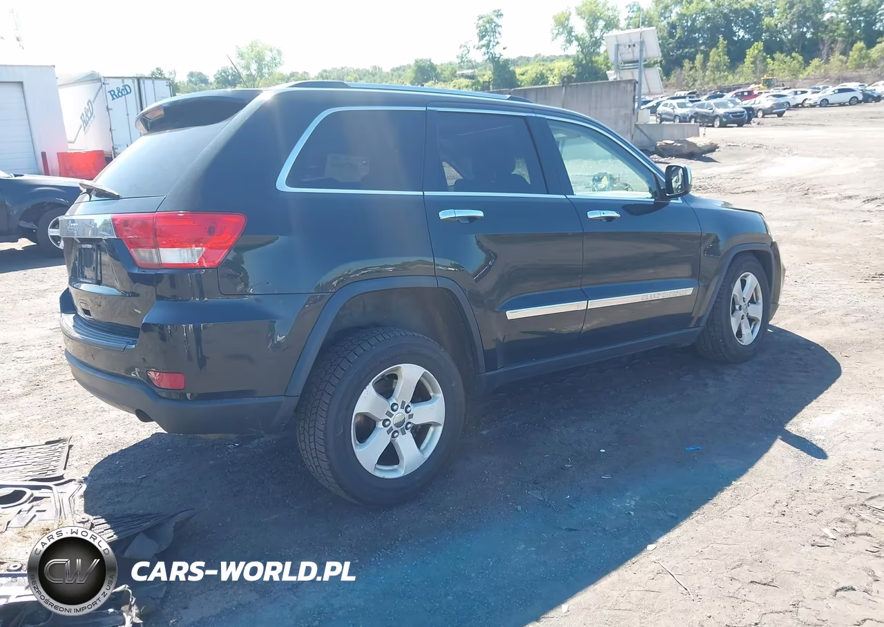 2013 Jeep Grand Cherokee Laredo VIN:1C4RJFAG0DC592393 - 4