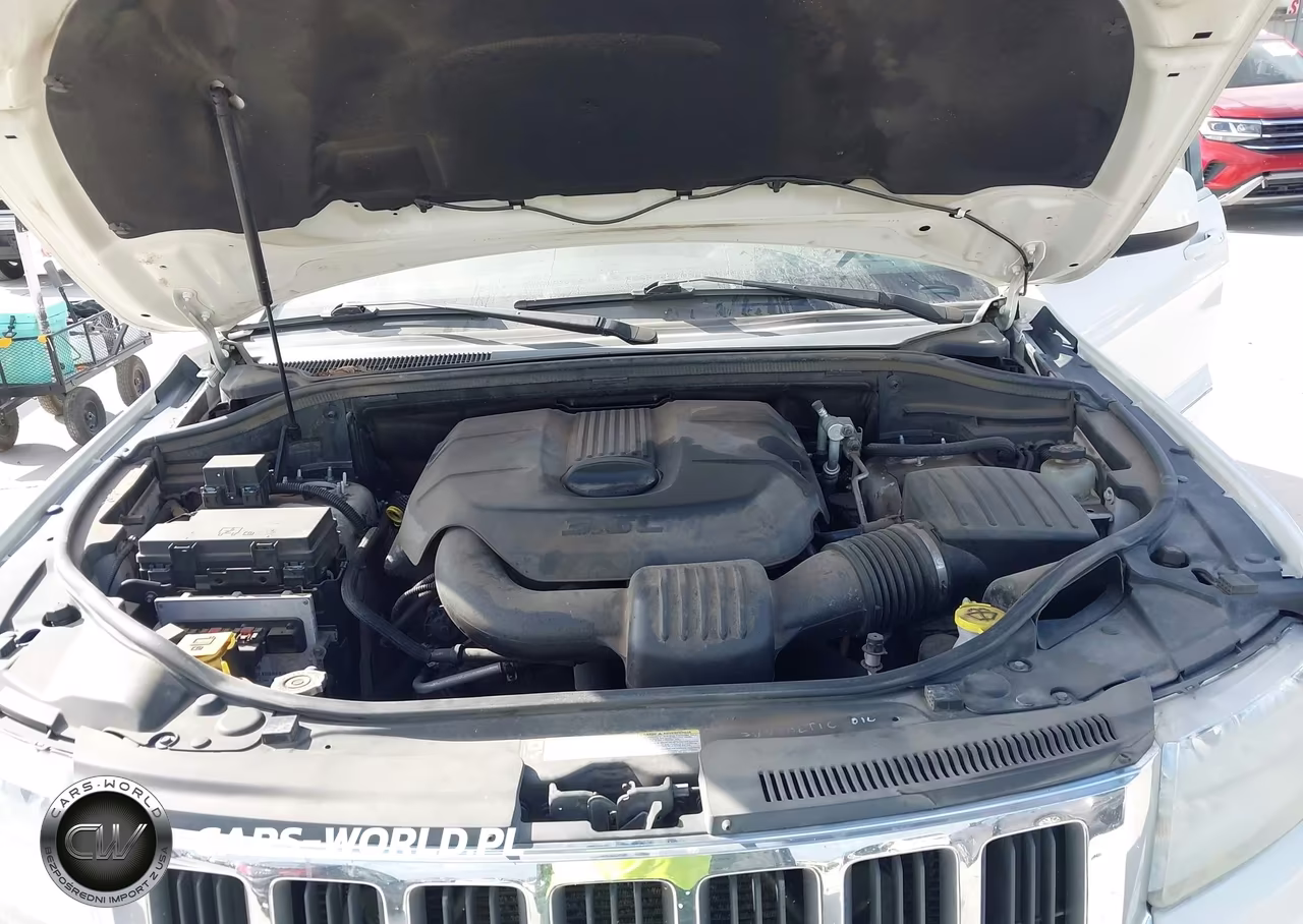 2011 Jeep Grand Cherokee Laredo VIN:1J4RR4GG8BC566636 - 10
