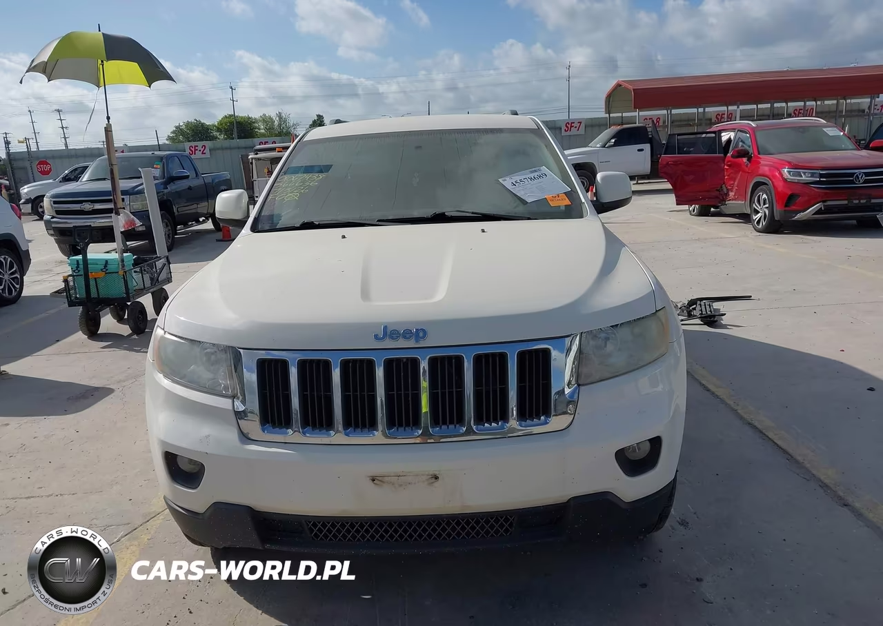2011 Jeep Grand Cherokee Laredo VIN:1J4RR4GG8BC566636 - 12