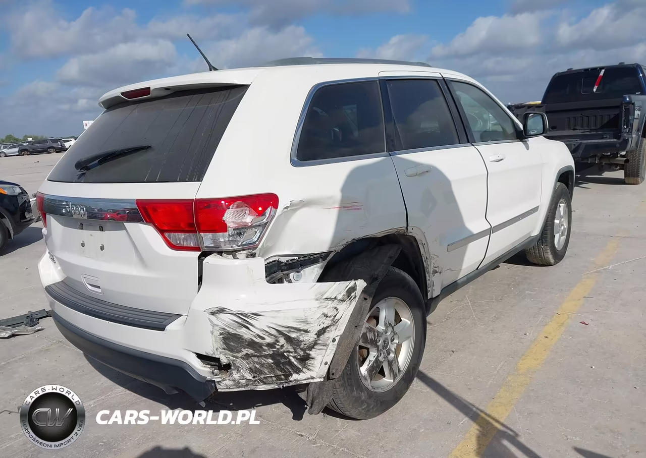 2011 Jeep Grand Cherokee Laredo VIN:1J4RR4GG8BC566636 - 4