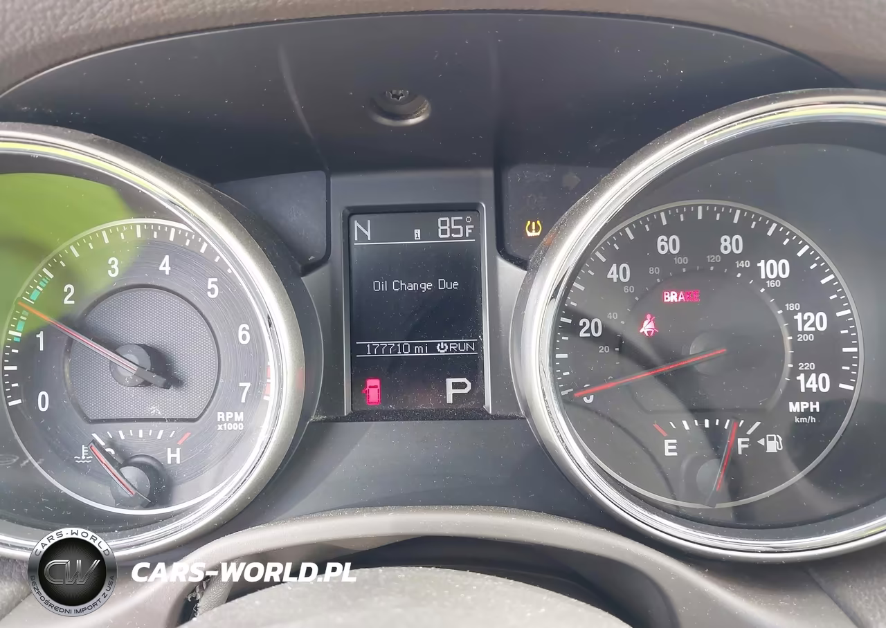 2011 Jeep Grand Cherokee Laredo VIN:1J4RR4GG8BC566636 - 7