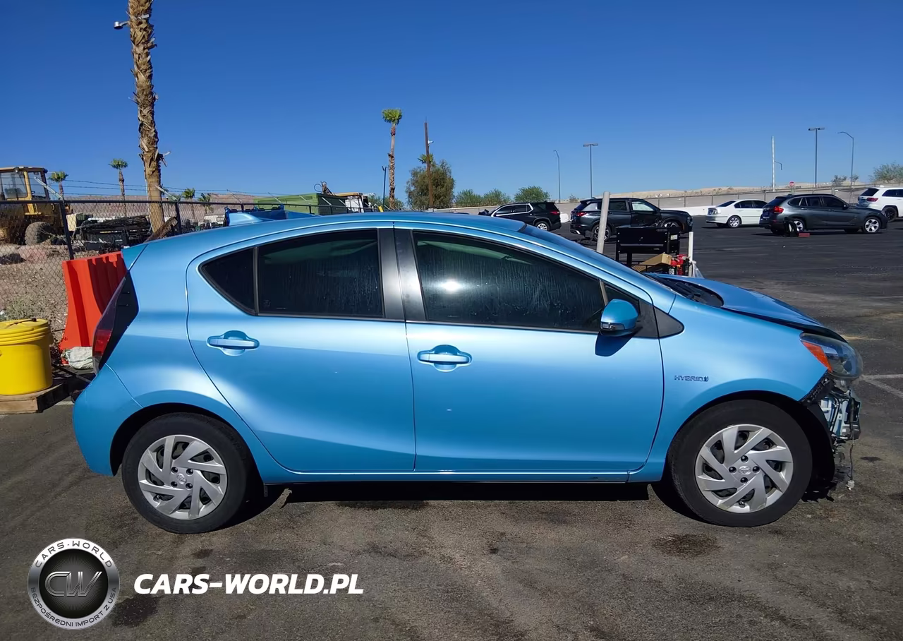 2015 Toyota Prius C One VIN:JTDKDTB30F1100673 - 14