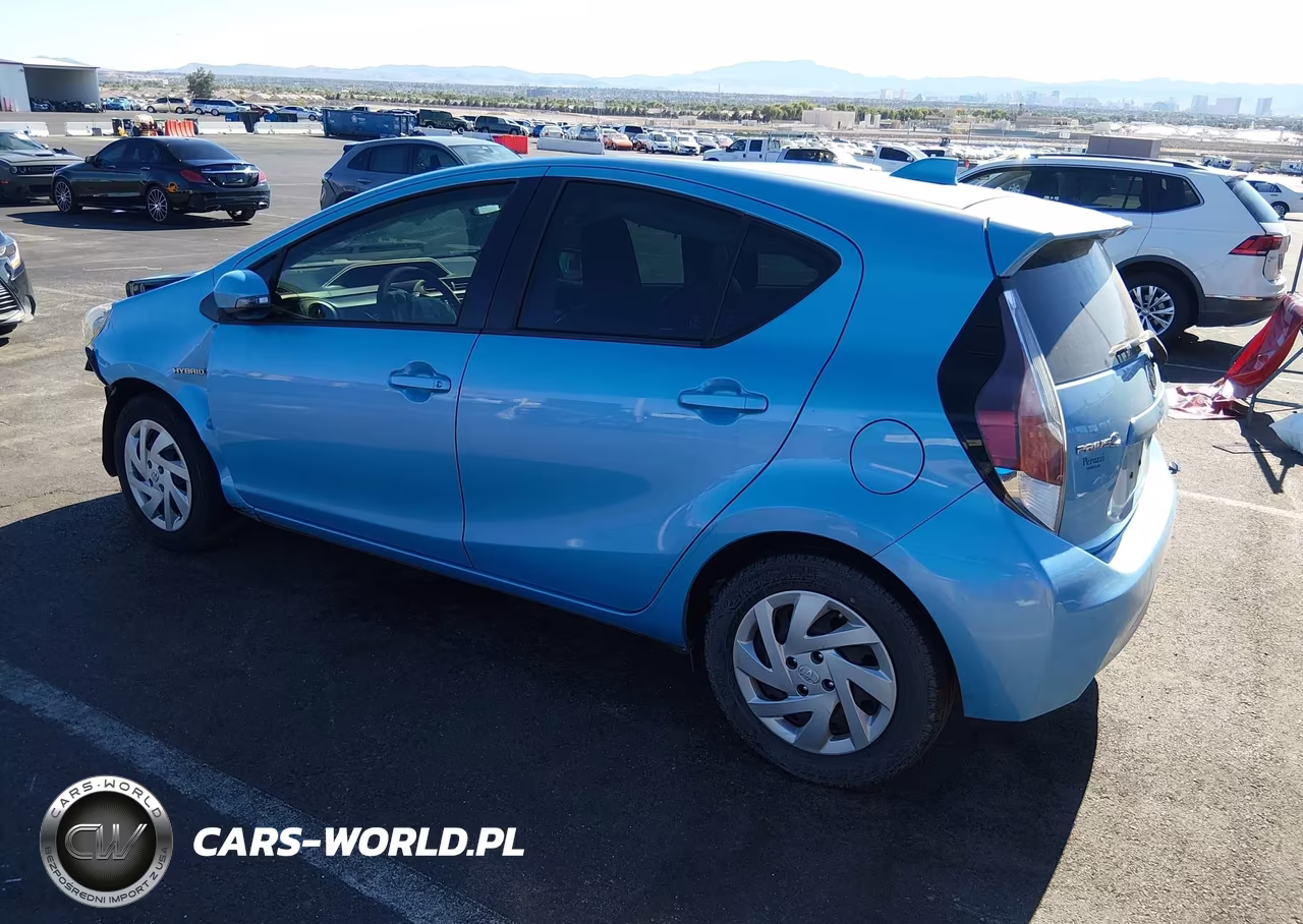 2015 Toyota Prius C One VIN:JTDKDTB30F1100673 - 3