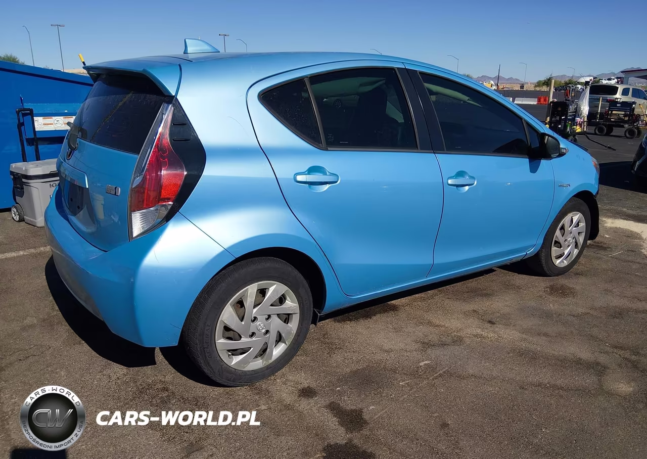 2015 Toyota Prius C One VIN:JTDKDTB30F1100673 - 4