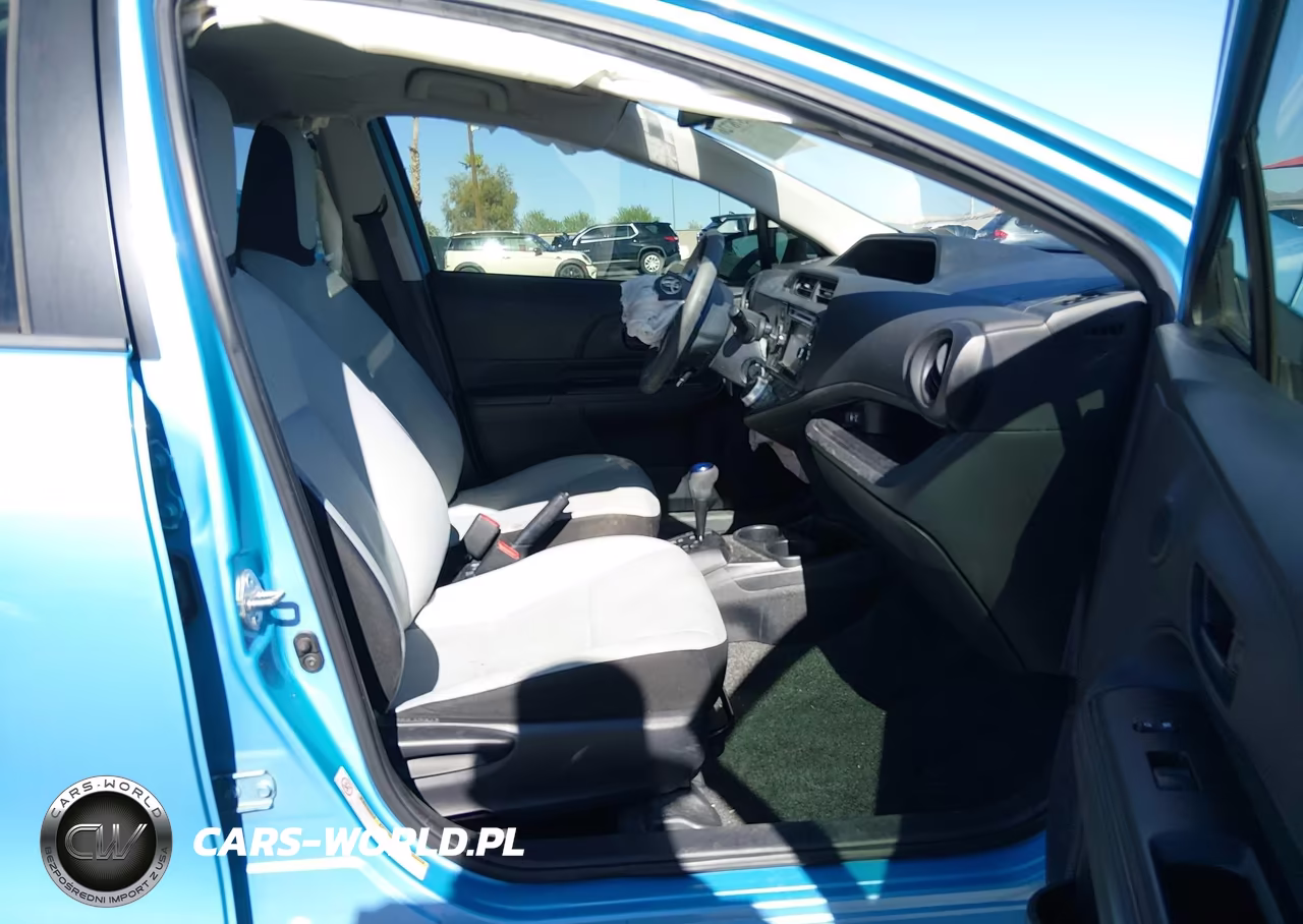2015 Toyota Prius C One VIN:JTDKDTB30F1100673 - 5